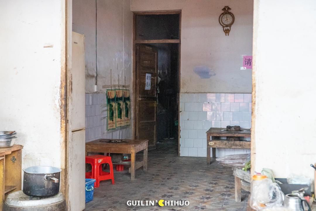 亚洲小巷深处的独特风情，特色小店的惊喜之旅最新视频上传