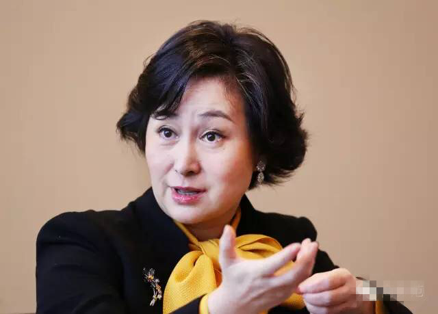 李嘉李最新照片展现变化、学习与自信的力量