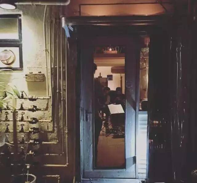 小巷中的跨界宝藏，一场独特环境的探索之旅
