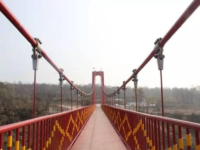 明星探险之旅，自然美景中寻找内心的平和与宁静