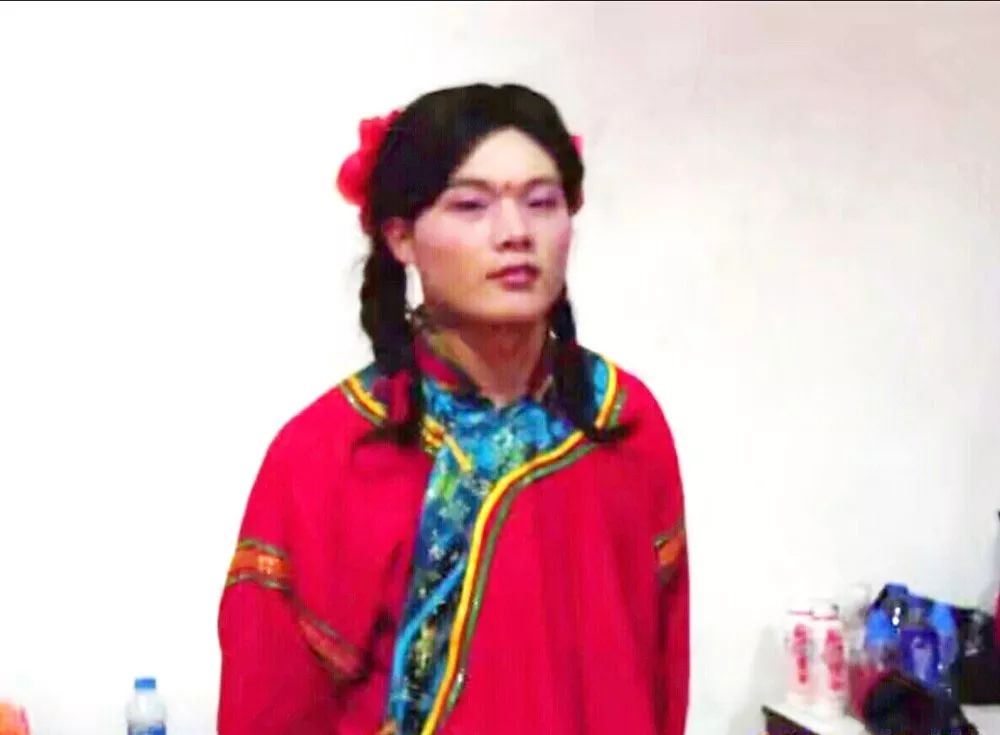 女反串男主角的最新剧集，自信与成就感的励志之旅
